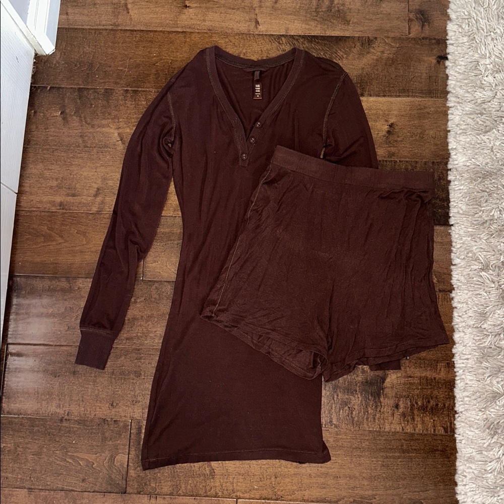 SKIMS SLEEP HENLEY DRESS + SLEEP SHORT BUNDLE COCOA XS